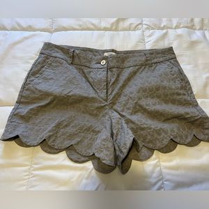 🔥Crown & Ivy Scalloped Hem Shorts